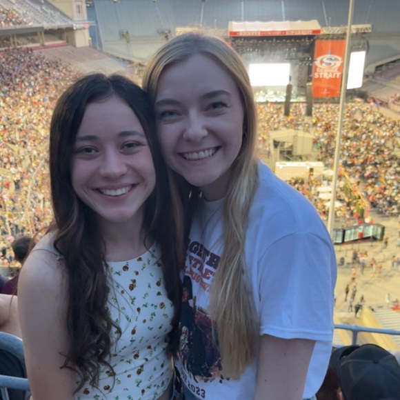 Meet your Posher, Sarah - Picture 4 of 5